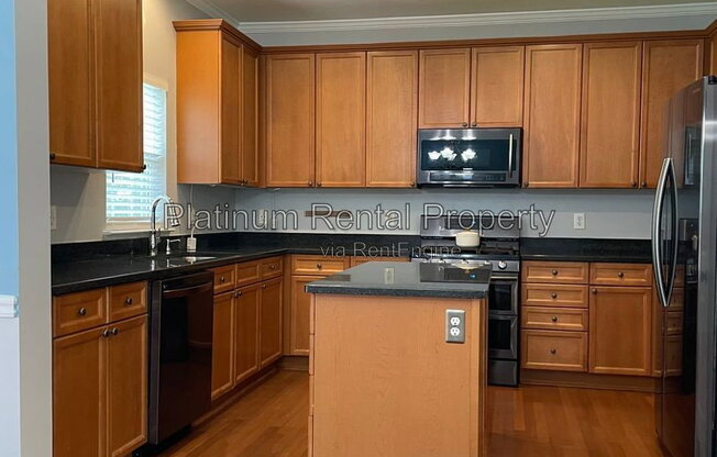 3 beds, 2.5 baths, 2,069 sqft, $2,095, Unit 10