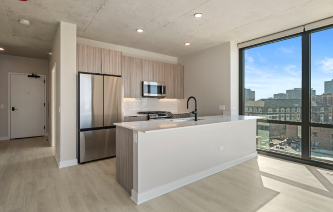 4605 N BROADWAY