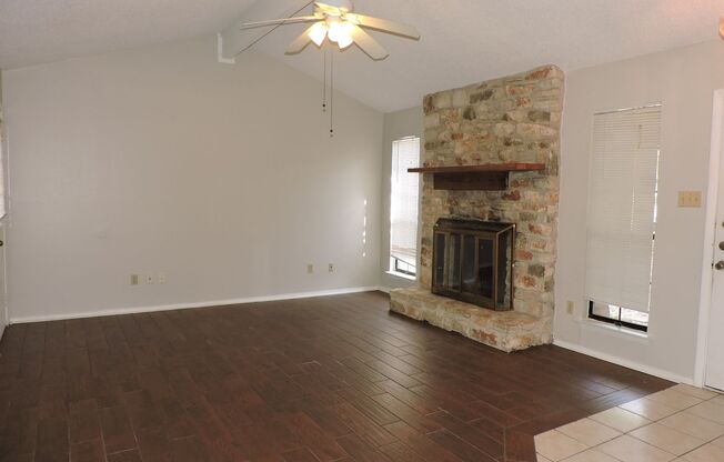 NICE 3 BEDROOM AND 2 BATH DUPLEX IN GREAT LOCATION