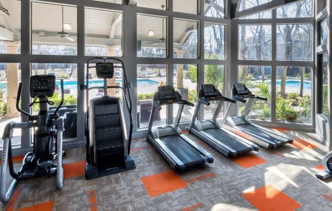fitness center in apartments near clear lake