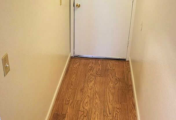 TEMPE TOWNHOME AVAILABLE IN GATED COMMUNITY!!!!!