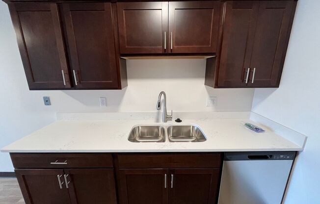 2 beds, 1 bath, 975 sqft, $1,490, Unit 2700-226