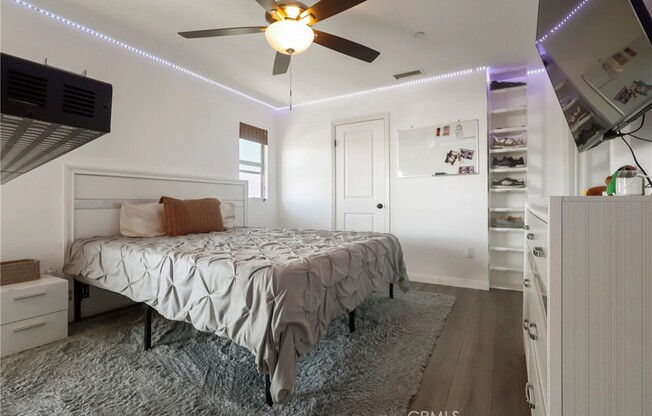 1611 W 208 ST