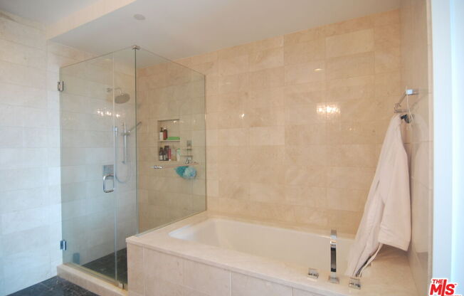 1 bed, 1.5 baths, 1,020 sqft, $5,500, Unit 31F