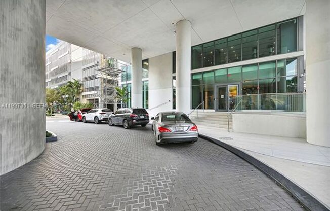 3 beds, 2 baths, 1,395 sqft, $7,250, Unit 460 NE 28th St # 2908