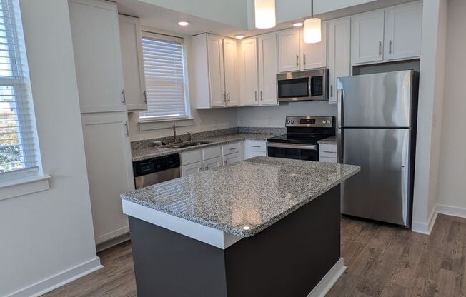 1 bed, 1 bath, 902 sqft, $1,580, Unit 13-1321