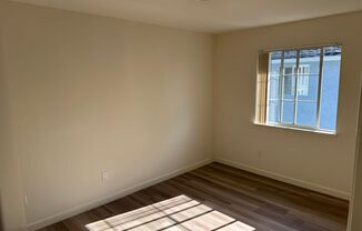 3 beds, 1 bath, $2,950, Unit 09