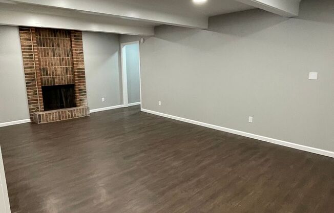 1 bed, 1.5 baths, 1,100 sqft, $1,055, Unit 18