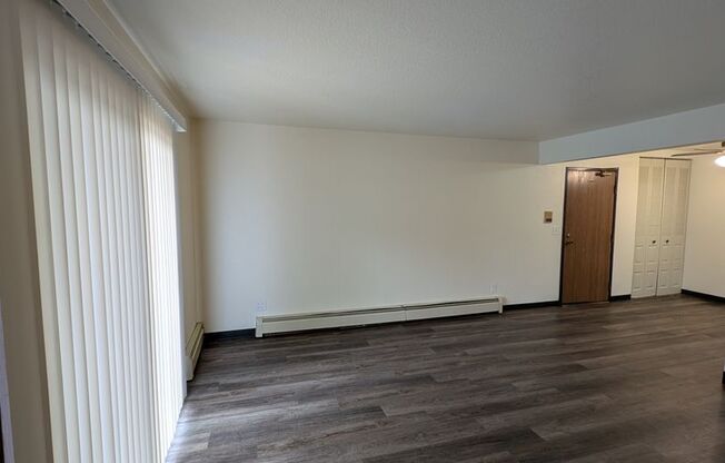 2 beds, 1 bath, 970 sqft, $1,249, Unit FB   2011