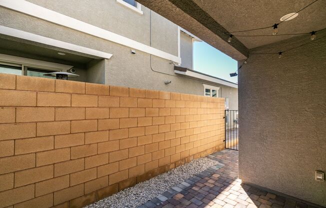 3 beds, 2.5 baths, $1,895