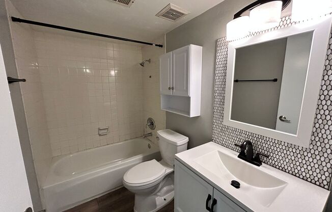 $500 OFF your 1st full month rent! 2Bm 2Ba townhome in the Heart of Phoenix