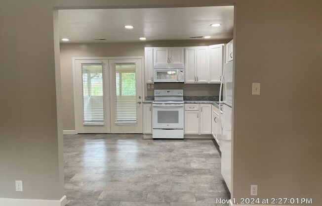 2 beds, 1 bath, 1,025 sqft, $1,595, Unit 03814