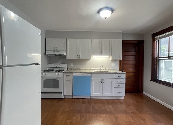 3 beds, 1 bath, 1,400 sqft, $3,200, Unit 2