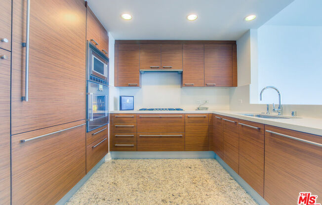 1 bed, 2 baths, 1,300 sqft, $5,795, Unit 39G