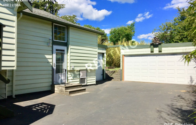 4 bed 2.5 Bath on Large Private Lot Near Greenlake.