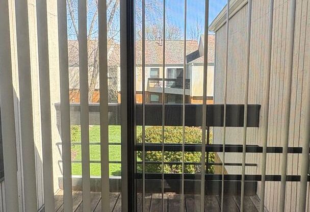 2 beds, 1.5 baths, 1,000 sqft, $1,450, Unit 8133-8133C