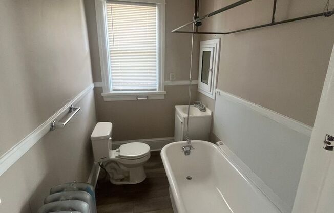 1 bed, 1 bath, $1,100, Unit 54-3FS