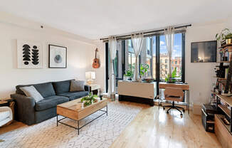 1595 LEXINGTON AVE