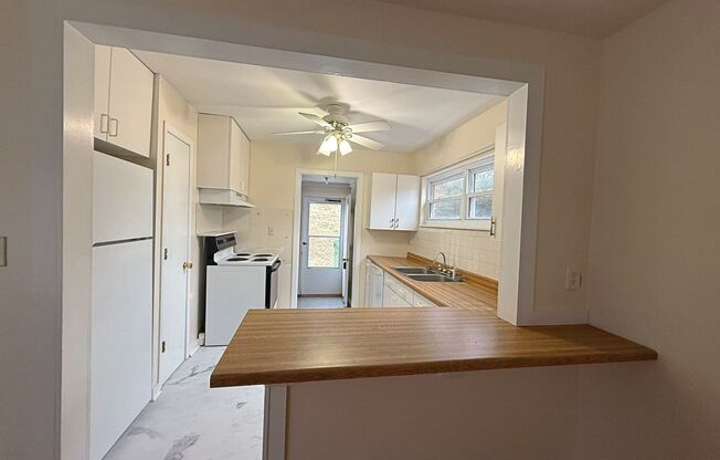 2 beds, 1 bath, $1,600