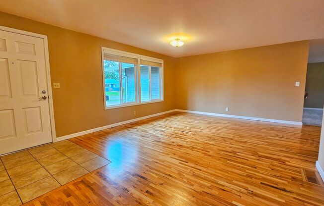 Beautiful 3 Bed 2 Bath Rambler in Beautiful Redmond