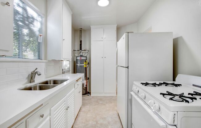2202-2206 20th St in Santa Monica!  Near Ocean Park Blvd.
