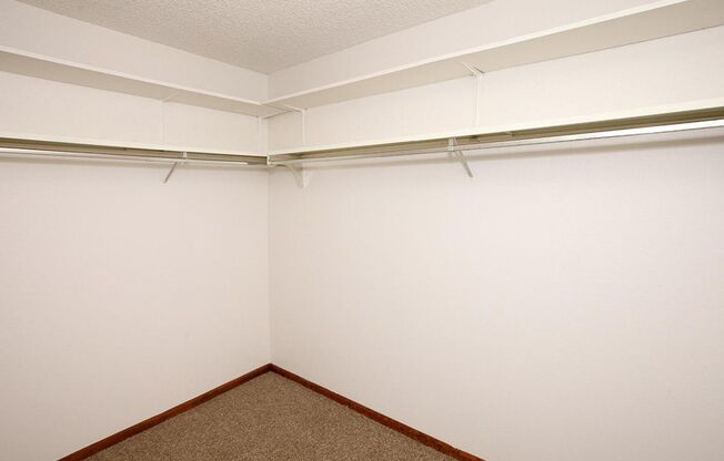 2 beds, 1 bath, 1,058 sqft, $2,200, Unit 2317