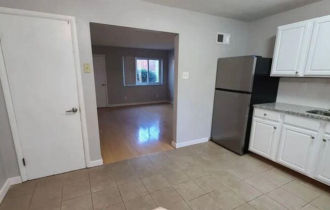 1 bed, 1 bath, 700 sqft, $950, Unit 8718-7