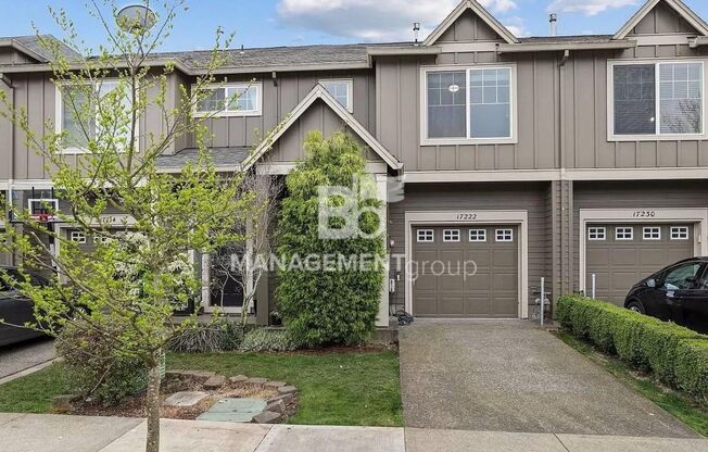 Half-off First Month's Rent! Updated Beaverton Townhome Close to Nike! Private Yard/Patio