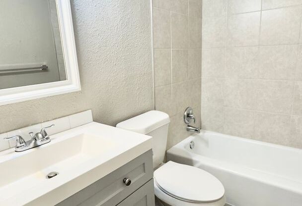 2 beds, 1 bath, $1,025, Unit 110