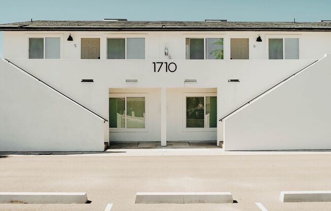 Boho On 31st- Fully Furnished Unit