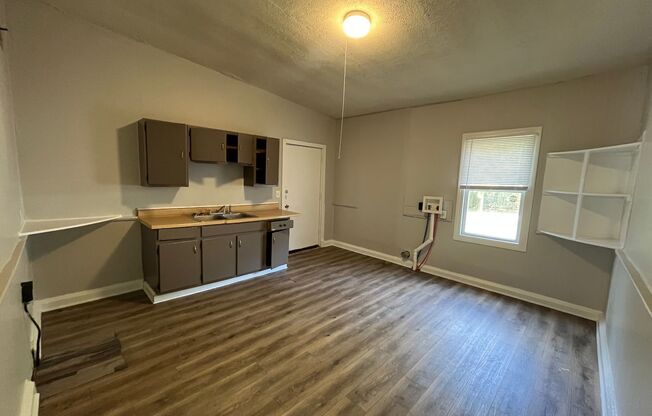 2 beds, 1 bath, $925