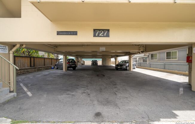 $2,100 / 1br - 423ft2 - Well Maintained 1BR/1BA/1PKG unit in Apt (Honolulu)