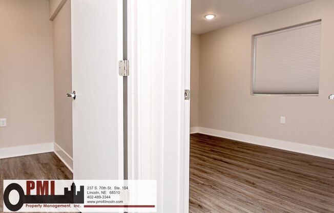 2 beds, 1 bath, $1,000, Unit 4001 Holdrege St. #2