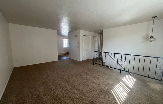 2 beds, 1 bath, $975, Unit 1606 S Von Elm