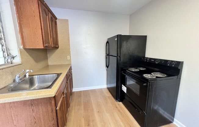 3 beds, 1 bath, $1,300