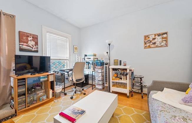 12 EVERGREEN SQ