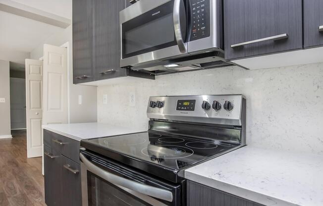 1 bed, 1 bath, 893 sqft, $1,600