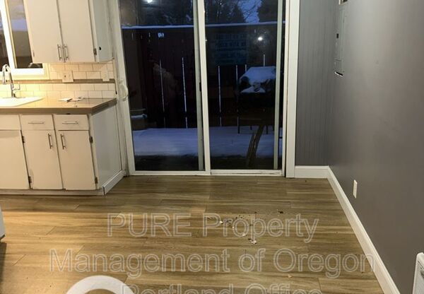 1049 SE Walnut St. #1-22
