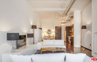 1 bed, 1 bath, 1,000 sqft, $5,000, Unit 905
