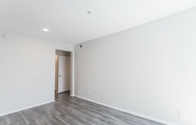 2 beds, 2 baths, 850 sqft, $2,598, Unit 102