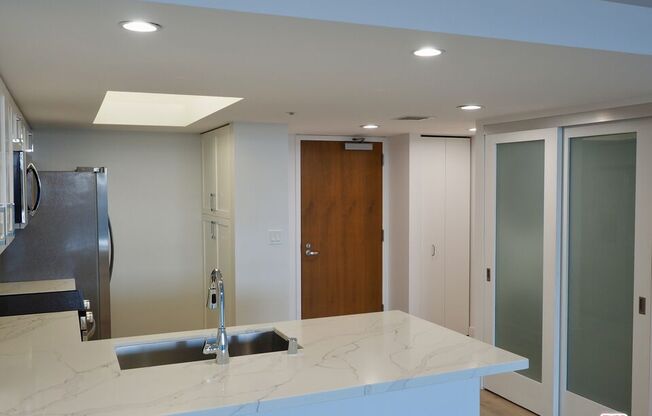 1 bed, 2 baths, 882 sqft, $4,295, Unit 619