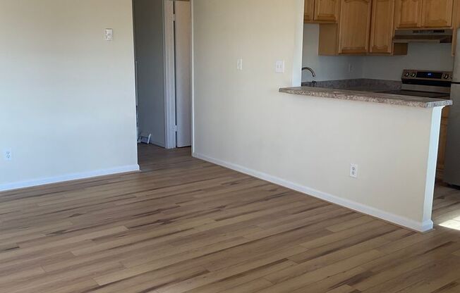 2 beds, 1 bath, $995, Unit L