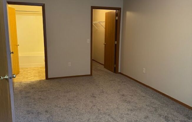 1 bed, 1 bath, 735 sqft, $925, Unit 109E