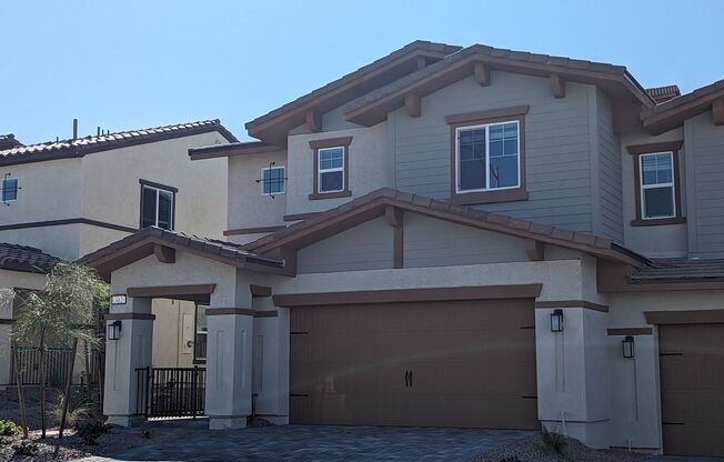 A Stunning 3 Bedroom Townhome in Henderson.
