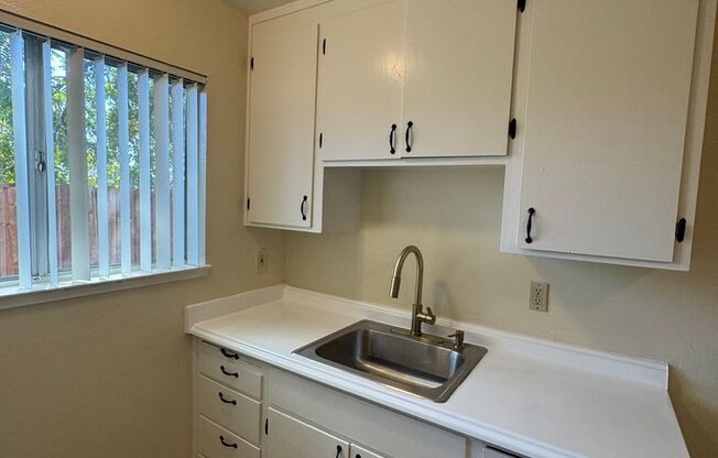 Great Value! Downstairs 1 bedroom 1 bath apartment w/ assigned parking!