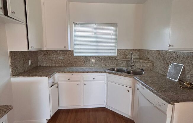 2 beds, 1 bath, $2,750, Unit D