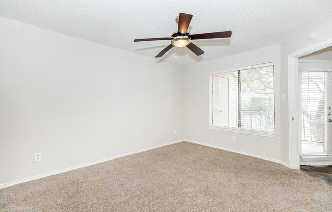 2 beds, 1 bath, 940 sqft, $1,665