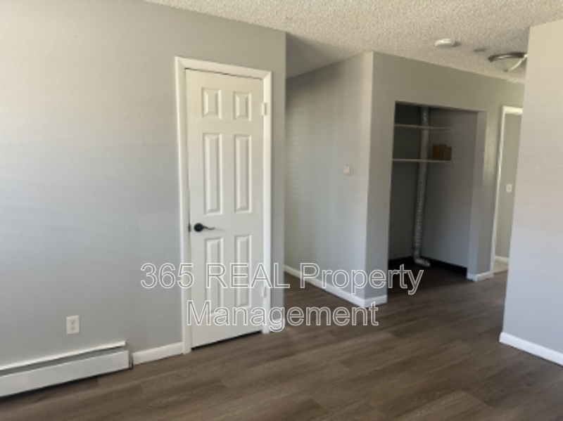 2515 W 27 ST
