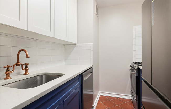 7 E 14th St