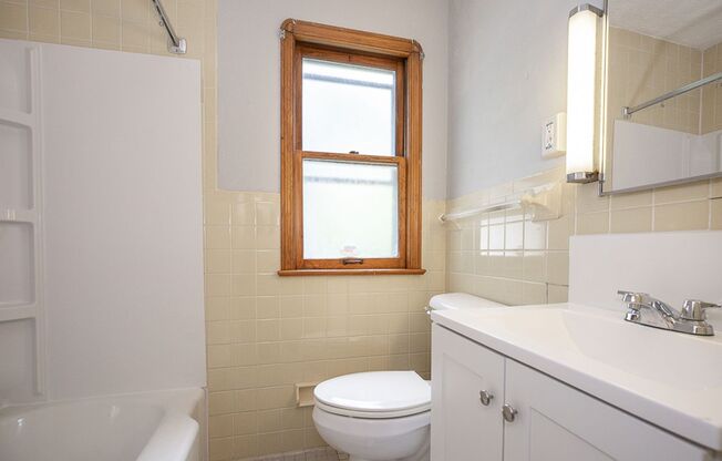 3 Bedroom/1 bath Single House Maple Hts!!